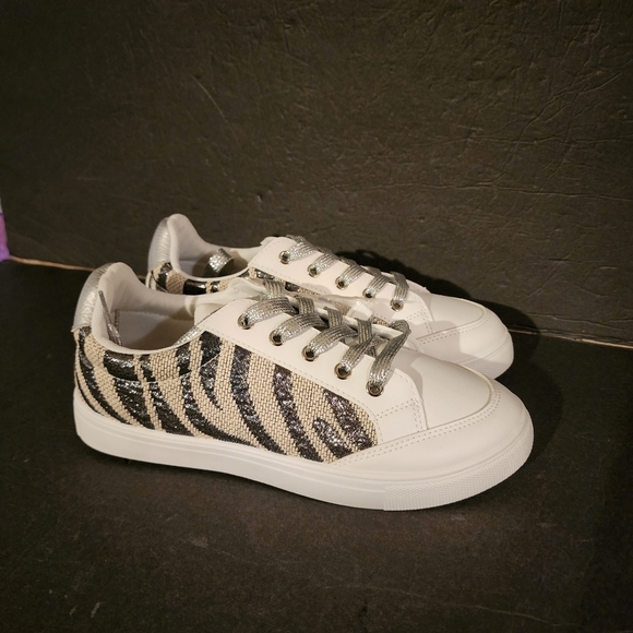 Cato White and Black Zebra Print Fashion Sneakers With Extra Lace Size 8M NEW - Picture 1 of 7